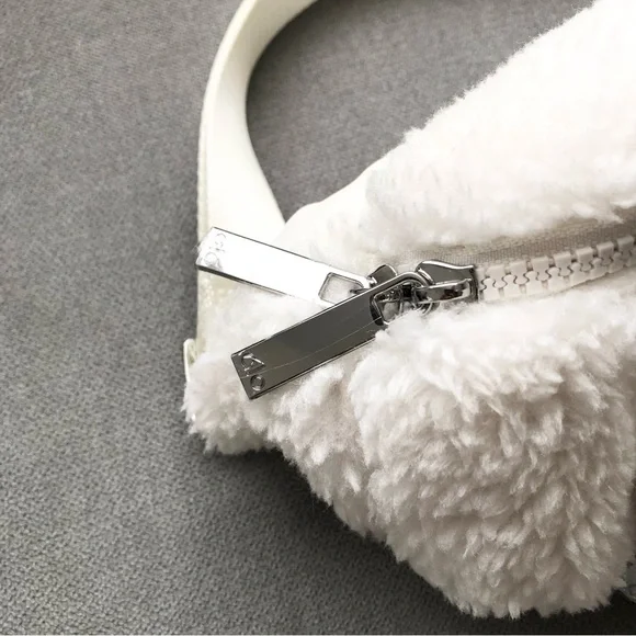 Alo Yoga Sherpa Explorer Fanny Pack Ivory - Picture 4 of 12